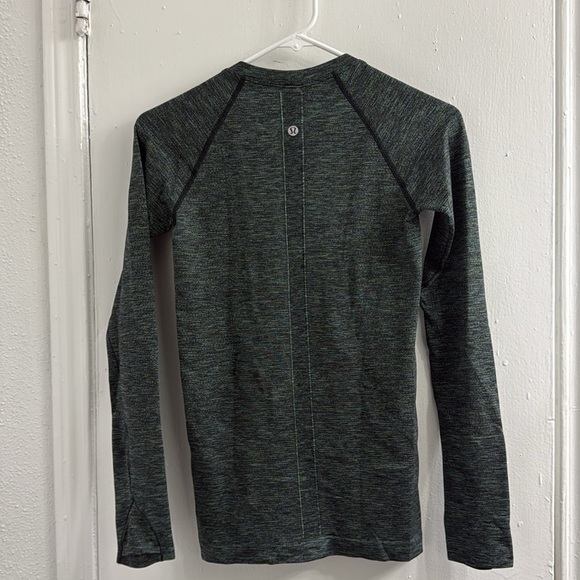 Lululemon Swiftly Speed Long Sleeve sz 4
Black / Deep Coal / Clean Green /Azure - Picture 8 of 10
